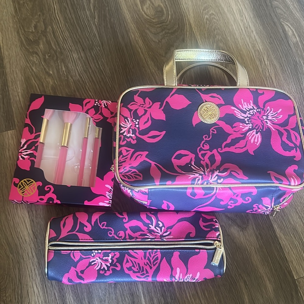 New Lilly Pulitzer Makeup Bag and Matching Case with Makeup Brushes - Picture 2 of 5